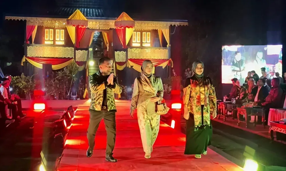 Jambi Fashion Trend 2026 Tampilkan Batik Jambi, Gubernur Al Haris Dorong Penguatan Industri Kreatif