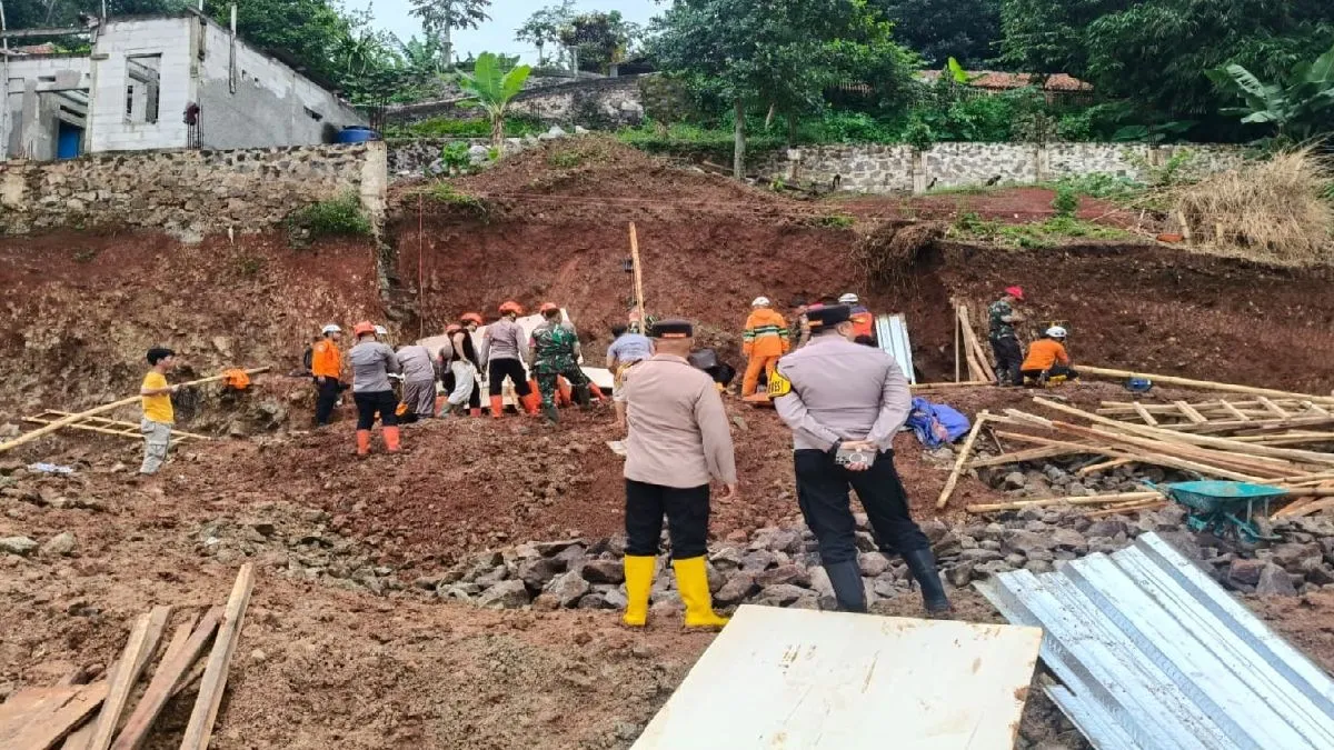Longsor di Desa Cisempur Sumedang Tewaskan Empat Pekerja