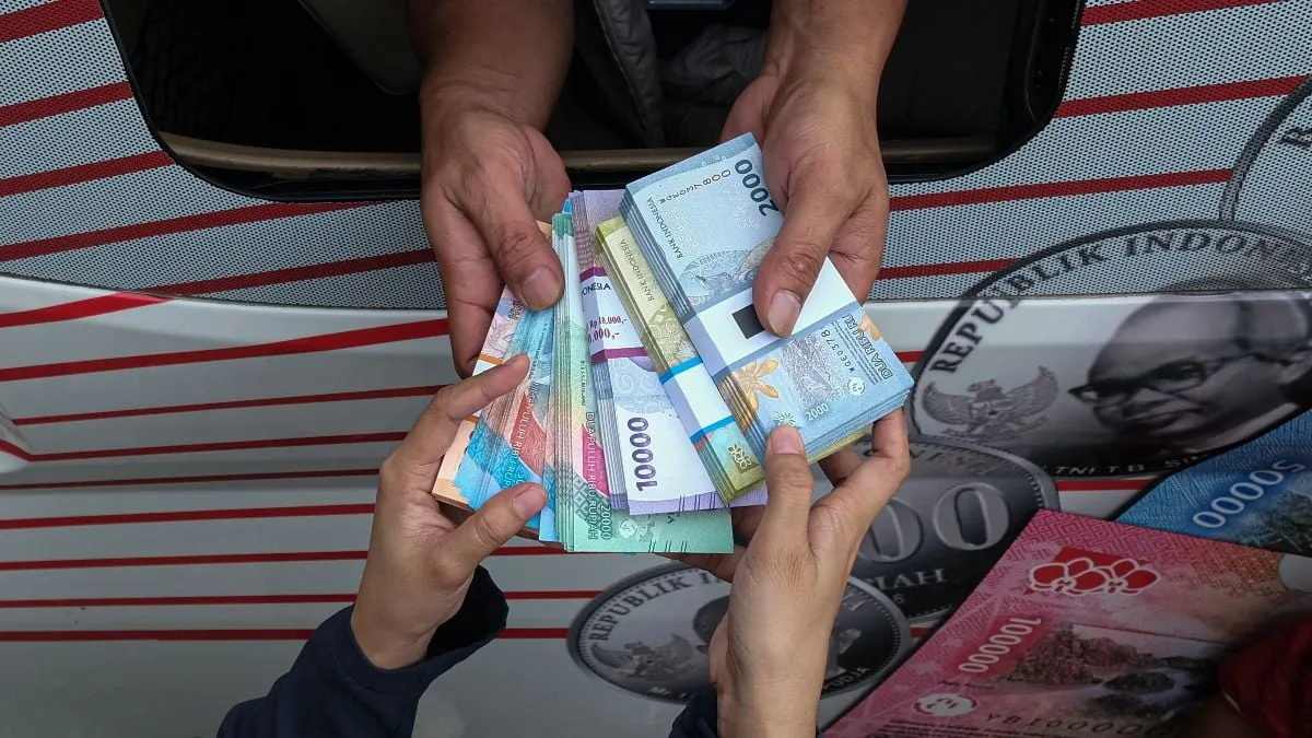 Warga Purwakarta Keluhkan Sulit Akses Aplikasi Pintar untuk Penukaran Uang Baru di Layanan Kas Keliling BI