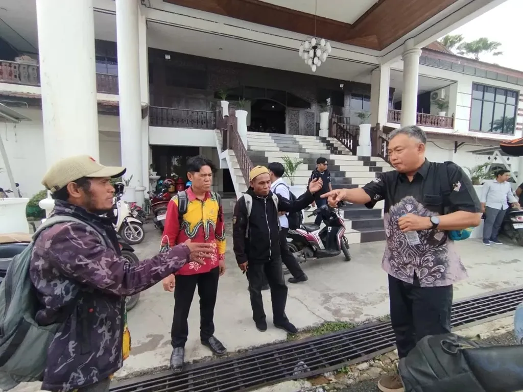 Sebulan Terendam Banjir, Warga Cintapuri Protes Tanggul Perusahaan Sawit