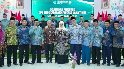 Khofifah Terima Penghargaan BMPS atas Komitmen Pendidikan melalui Program Jatim Cerdas