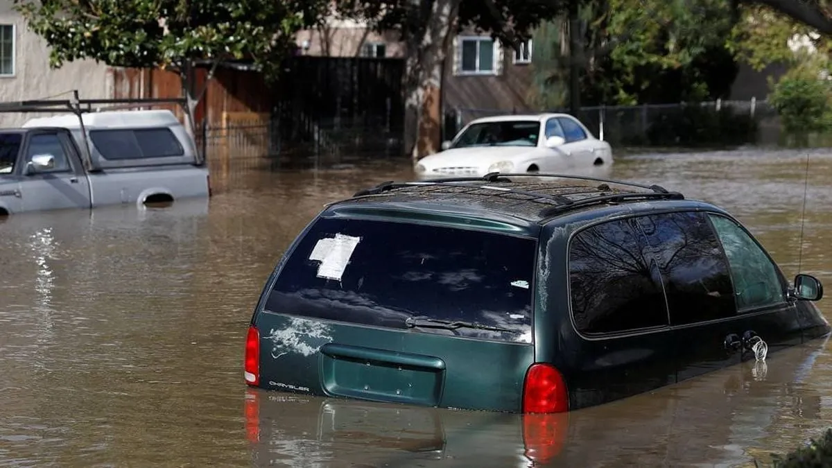 BMKG Ingatkan Potensi Hujan Lebat hingga Ekstrem Awal 2026, Warga Diminta Siaga Banjir dan Amankan Kendaraan