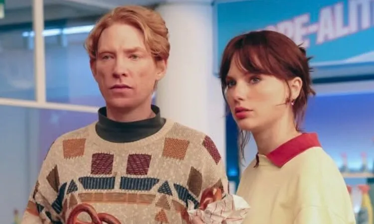 Taylor Swift Rilis Video Musik ‘Opalite’, Libatkan Domhnall Gleeson dan Sejumlah Nama Ternama