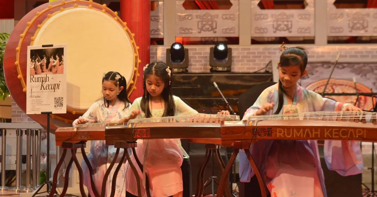 Rumah Kecapi Surabaya Tampilkan Musik Tradisional Tiongkok, Bawakan Lagu Anime hingga Pop Modern