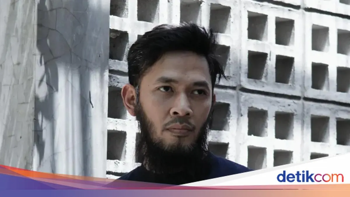 Sejumlah Musisi Indonesia Memilih Hijrah dan Meninggalkan Dunia Musik