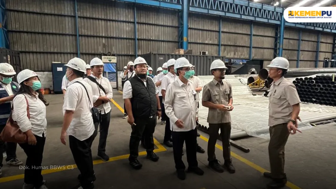 Direktur ATAB Tinjau Produksi dan Pengiriman Perdana Pipa Transmisi untuk Proyek KSCS