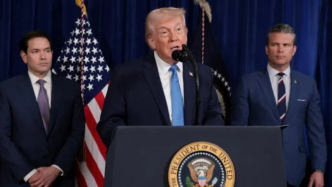 Survei Reuters/Ipsos: Dukungan Publik atas Kebijakan Imigrasi Trump Turun, Isu Pemakzulan Mencuat Jelang Pemilu Paruh Waktu