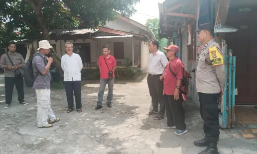 Bhabinkamtibmas Gedongkiwo Dampingi Dinas PUPR Tinjau Titik Kawasan Kumuh di Mantrijeron