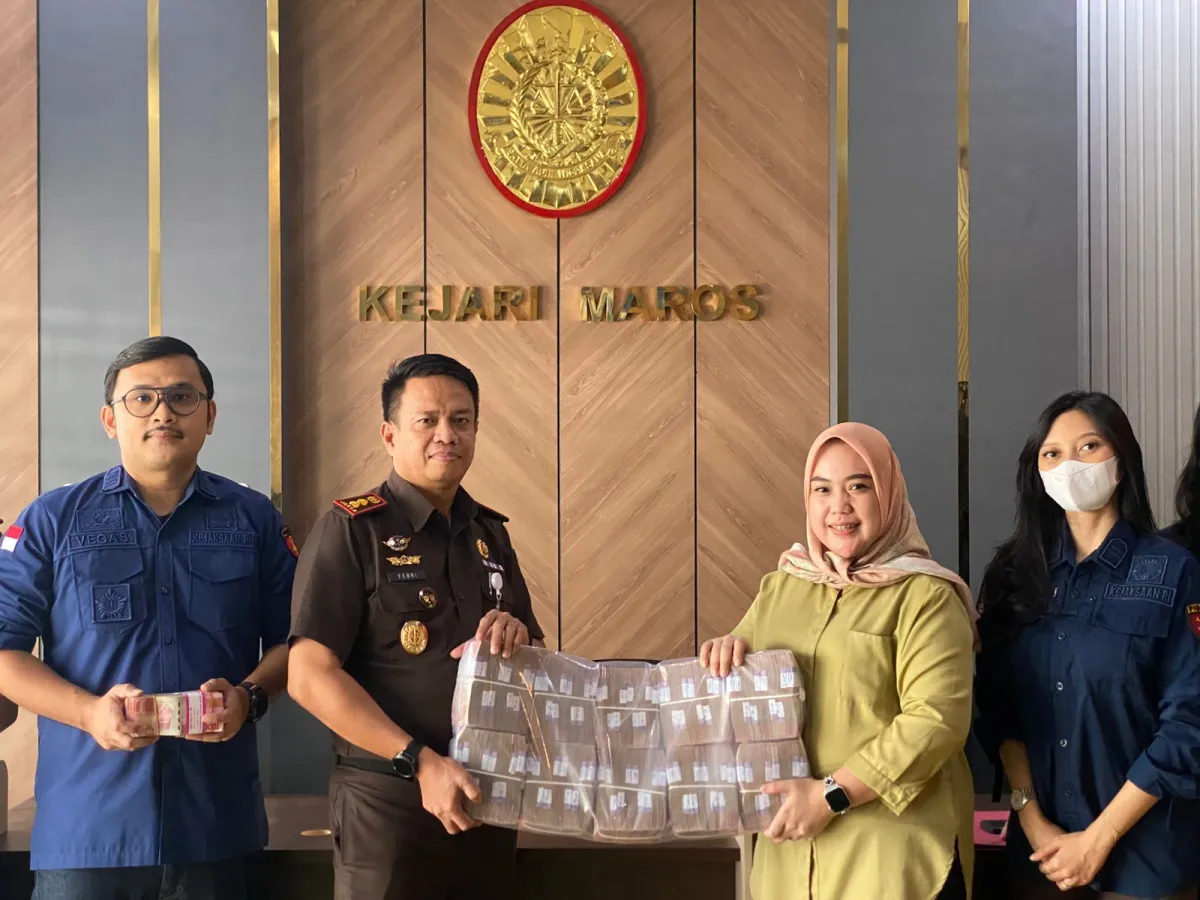 Kejari Maros Terima Pembayaran Uang Pengganti Rp1,049 Miliar dari Perkara Belanja Internet Command Center Diskominfo