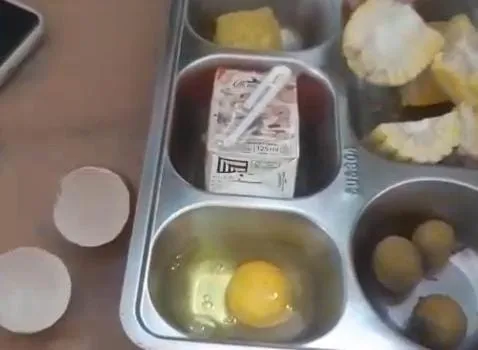 Video Menu MBG Berisi Telur dan Jagung Mentah Viral di Lebak, Sekolah Catat Tiga Insiden Serupa