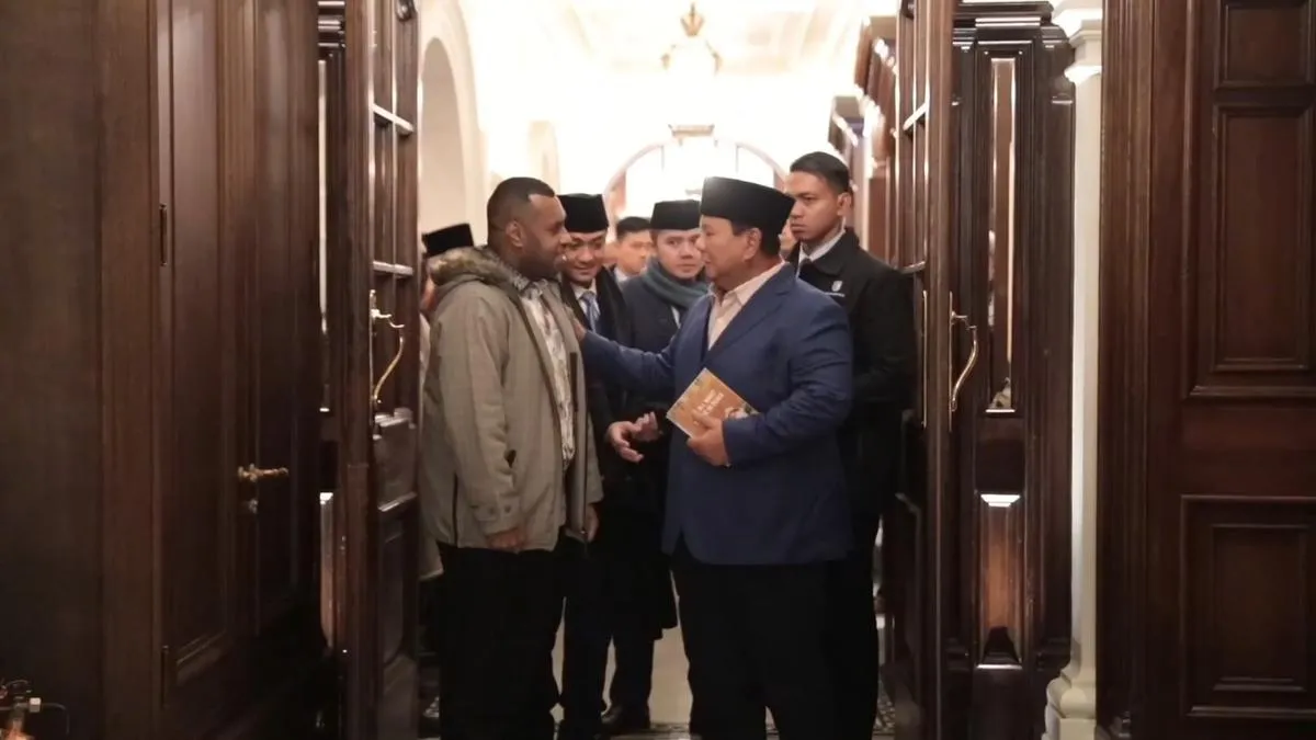 Mahasiswa Papua di Inggris Bertemu Prabowo di London, Serahkan Buku Bertema Perdamaian