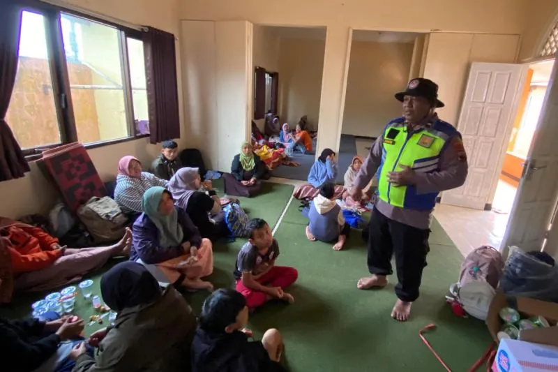 Polres Purbalingga Buka Layanan Kesehatan Gratis dan Trauma Healing bagi Korban Banjir Bandang