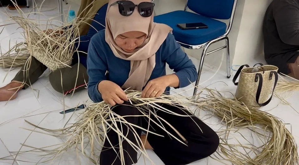 Pemkab Bulukumba Gelar Pelatihan Anyaman Daun Lontar untuk Dorong Daya Saing UMKM