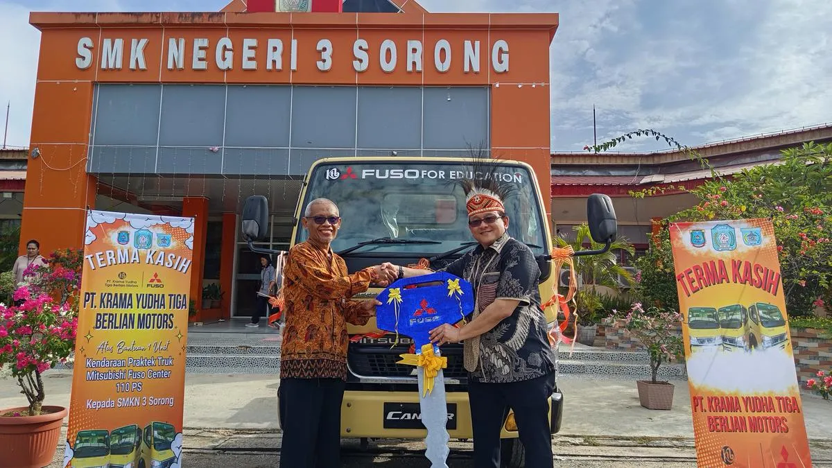 KTB Donasikan Mitsubishi Fuso Colt Diesel untuk Kendaraan Praktik SMK Negeri 3 Sorong