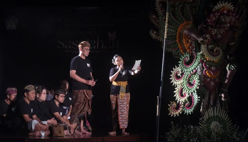 Putri Koster Apresiasi Pementasan Teater Modern Bali ‘Jaratkaru’, Soroti Keseimbangan Vokal dan Gamelan