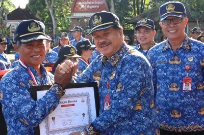 Apel HKN Januari 2026 di Tabanan, Pemkab Beri Penghargaan kepada 92 PNS Purna Tugas