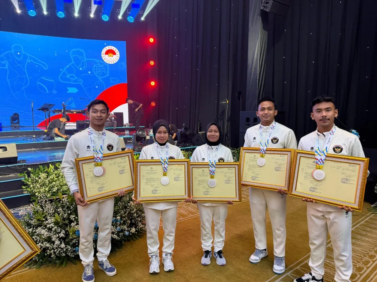 Atlet Hoki Kaltim Peraih Emas dan Perunggu SEA Games 2025 Terima Penghargaan Polri