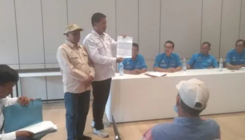 Warga Kelurahan Timbangan dan OKP PGK Demo PT SPF, Keluhkan Debu dan Bau Menyengat
