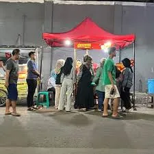 Kuliner Malam Jalan Moh Toha Cirebon Ramai, Pilihan Street Food Beragam dan Harga Terjangkau