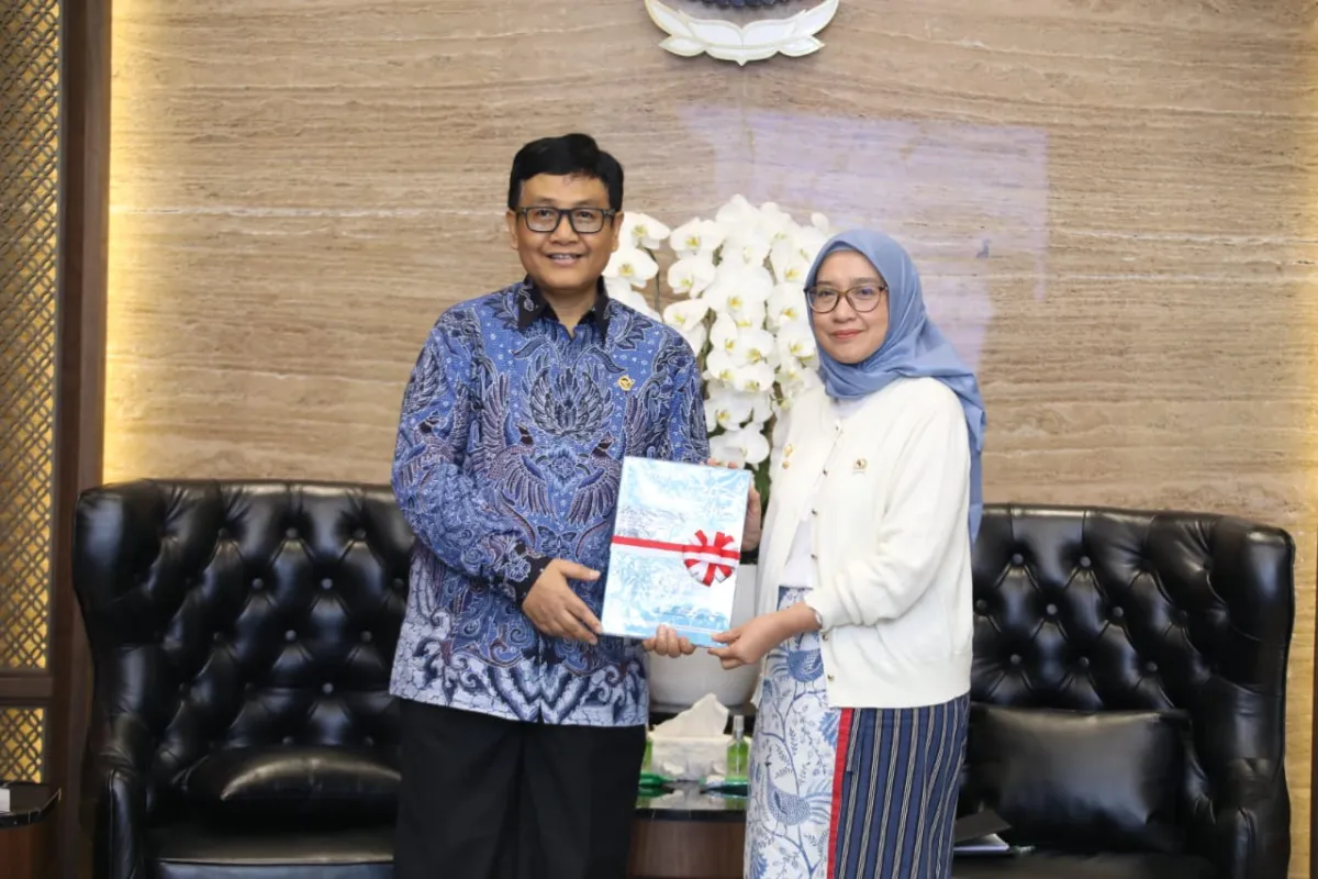 Menteri PANRB Hadiri Penyerahan LHP Kinerja SP4N dan Entry Meeting Pemeriksaan Laporan Keuangan 2025 di BPK