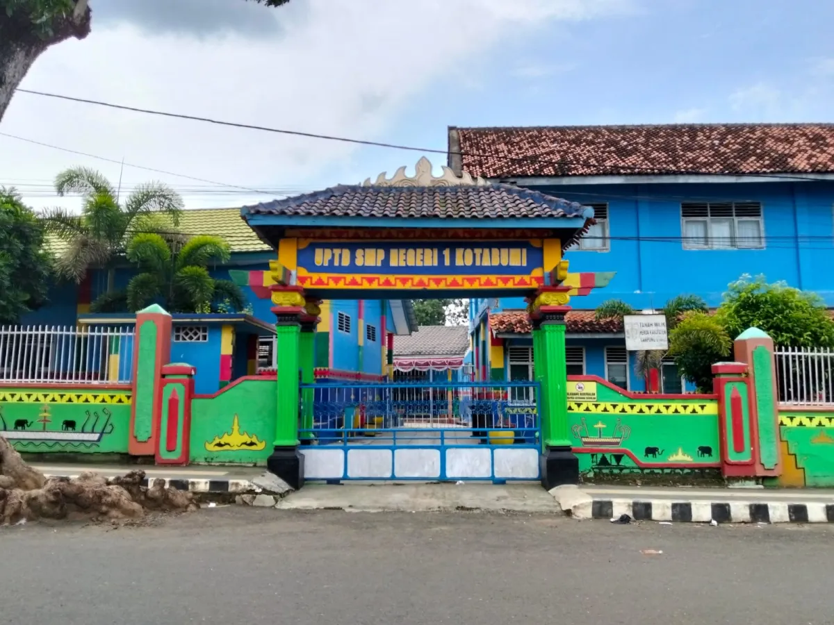 Kepala SMPN 1 Kotabumi Enggan Buka Rincian Belanja Dana BOSP, Berdalih Dokumen Sudah Diperiksa BPK