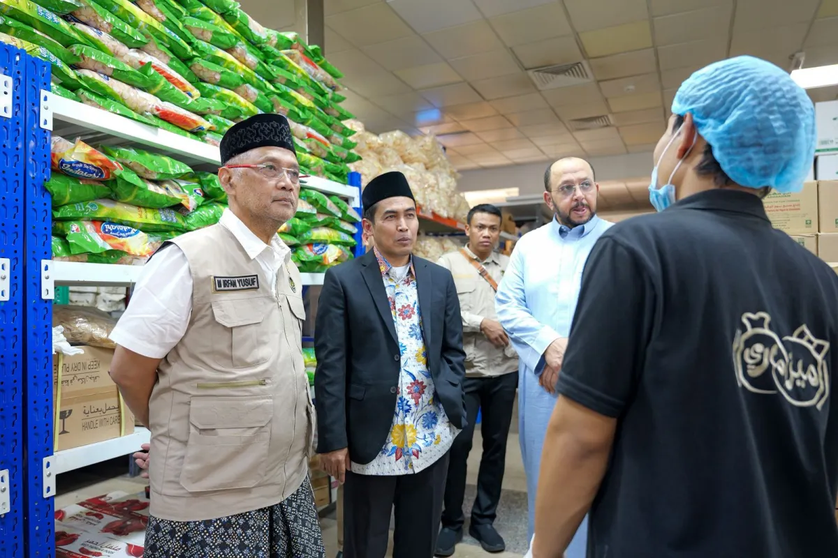 Menhaj Tinjau Dapur Katering Haji di Madinah, Minta Bumbu dan Beras dari Indonesia