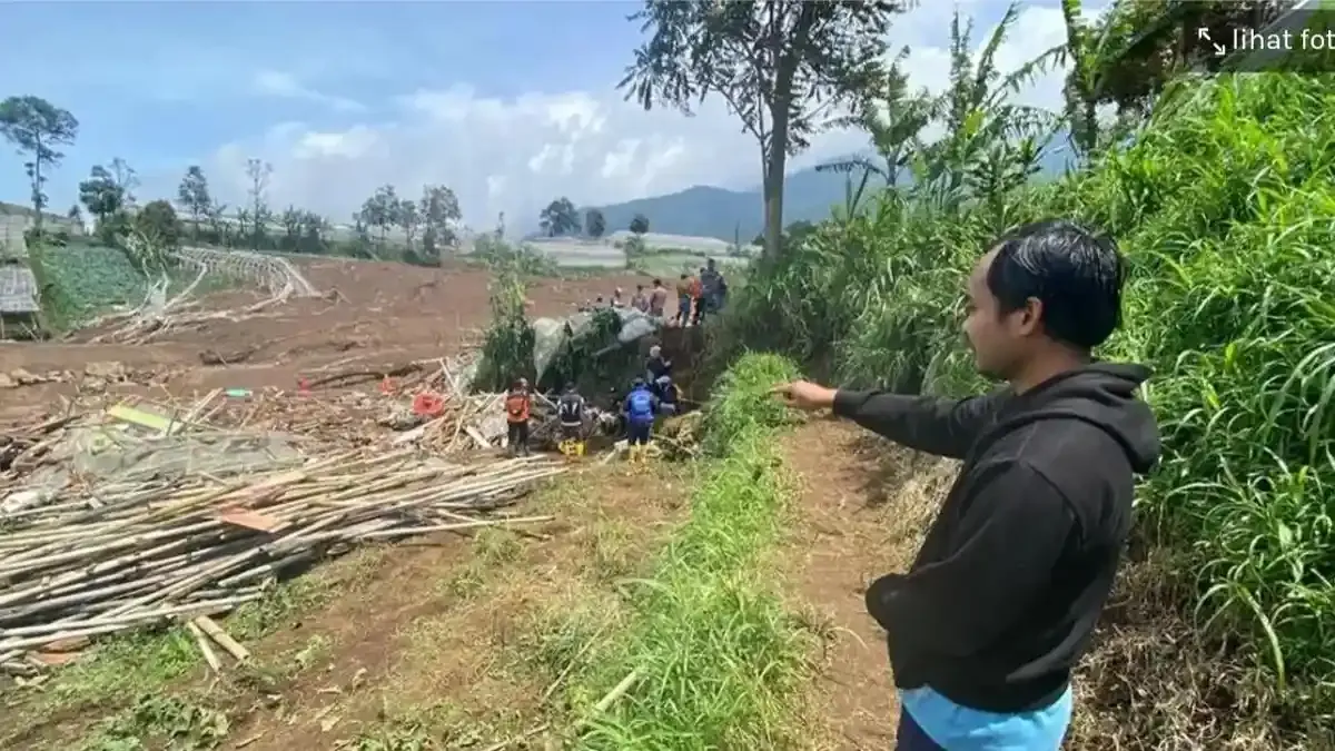 Adi Kehilangan 11 Anggota Keluarga dalam Longsor di Cisarua Bandung Barat