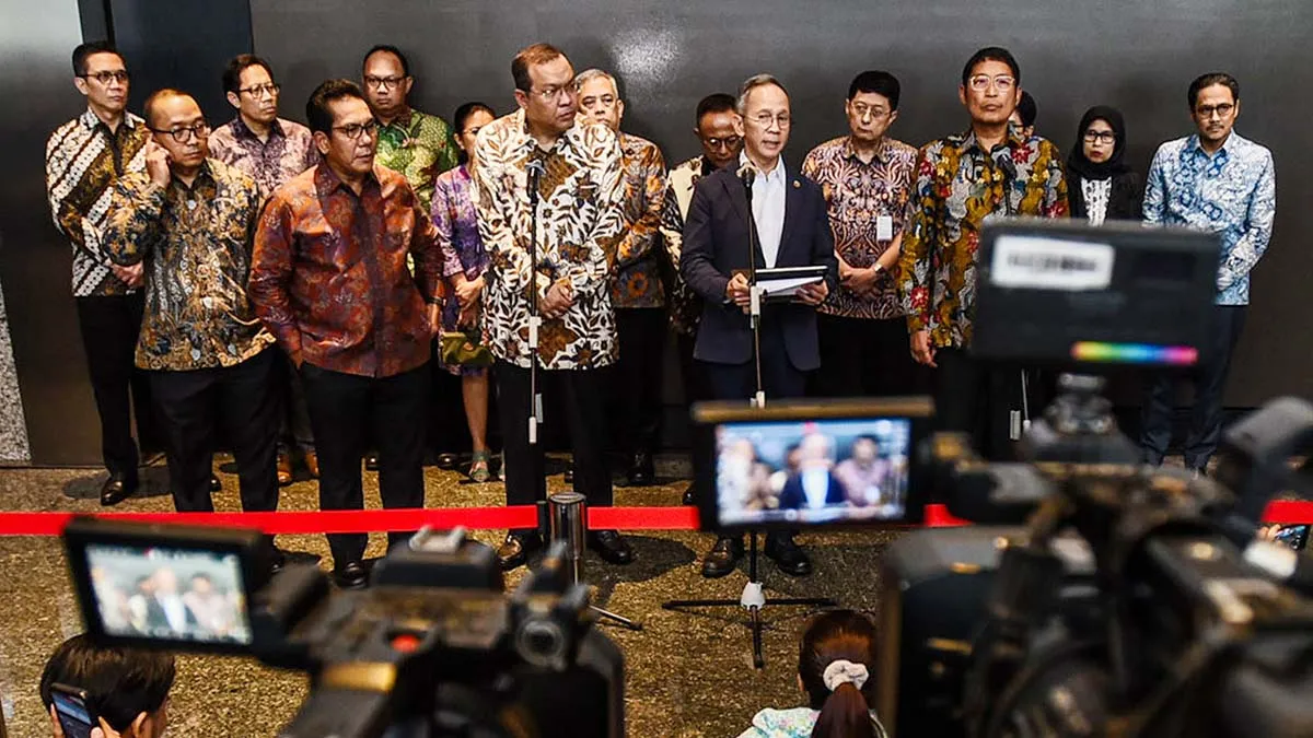 Turbulensi Bursa Saham: IHSG Tertekan, Saham Unggulan Banyak Melemah