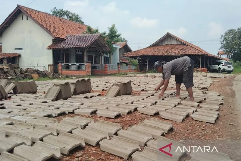 BRIN Kembangkan Genteng Komposit Berbasis Biomassa untuk Kurangi Risiko Cedera Saat Gempa
