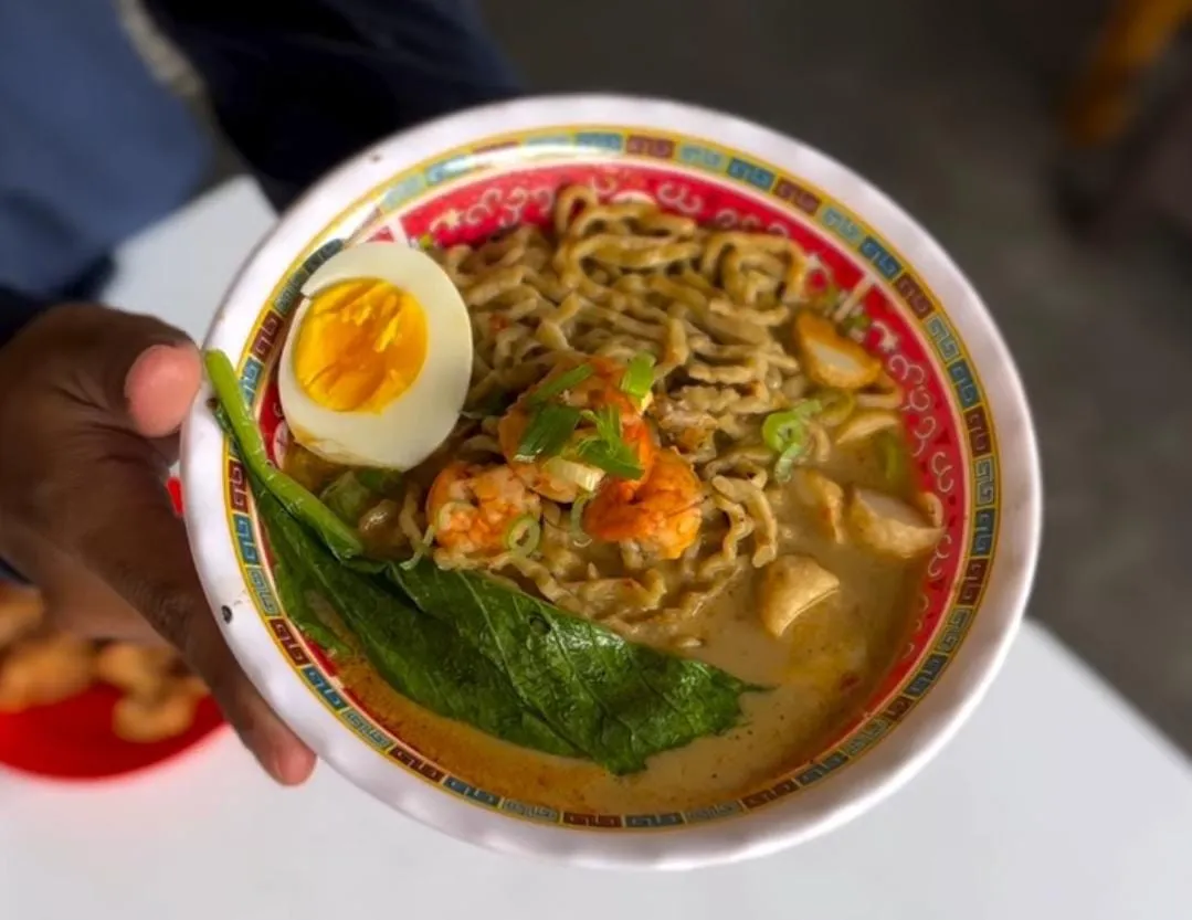 Depot Semangkok di Malang Ubah Citra Jadi ‘Juaranya Mie Kriting’ dengan Nuansa Singapore Street Food