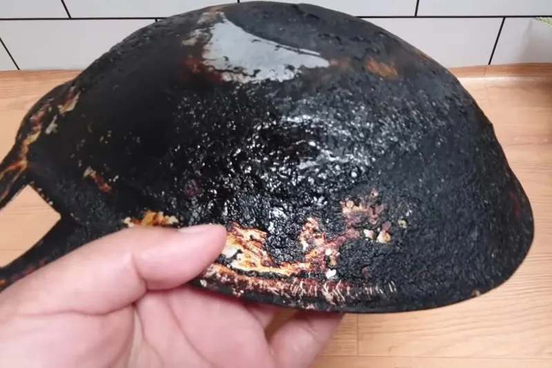 Tujuh Cara Mudah Membersihkan Kerak Membandel pada Wajan Gosong dengan Bahan Dapur