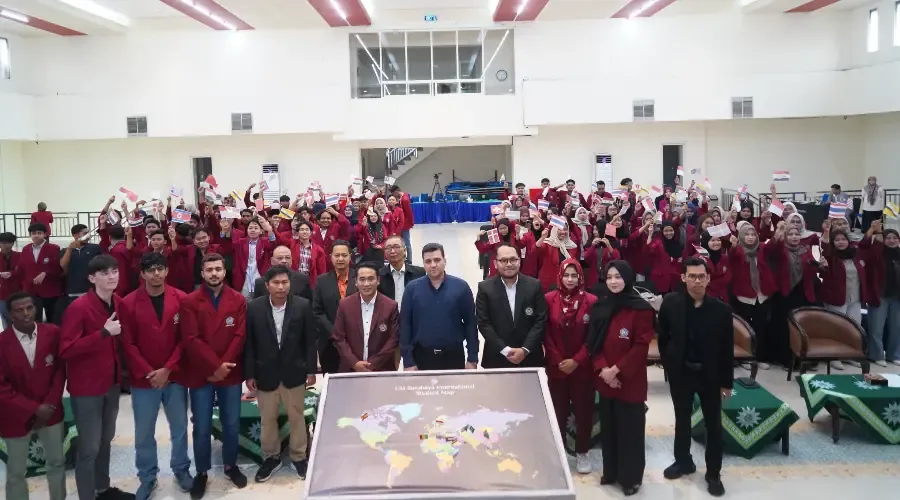 Umsura Serukan Perdamaian Lewat Penancapan Bendera Dunia di Tengah Ketegangan Timur Tengah