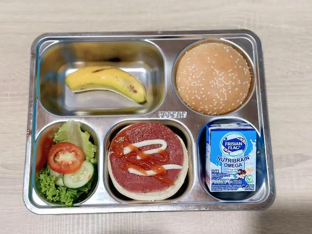 Program Makan Bergizi Gratis Tetap Berjalan Selama Ramadan, Siswa Muslim Terima Menu Kering untuk Berbuka