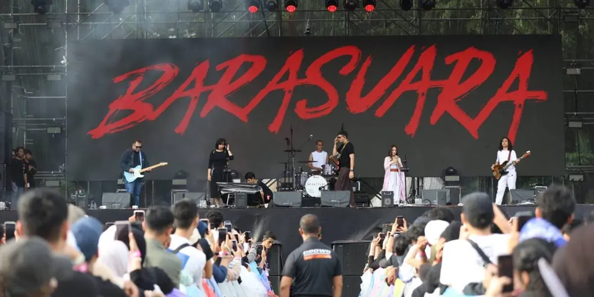 Barasuara Hidupkan Suasana KLBB 2026, Iga Massardi Bagikan Merchandise Gratis untuk Penonton