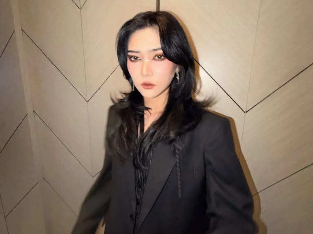 Proyek ABADHI Isyana Sarasvati Picu Perdebatan, Latar Pendidikan Musik Klasiknya Disorot