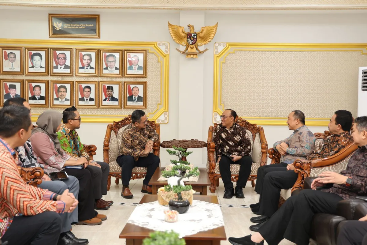 Wakapolri Serahkan Buku “Taste of Nusantara” kepada Konjen RI di Jeddah untuk Diplomasi Kultural