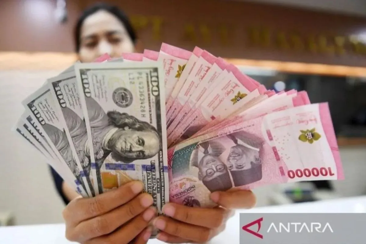 Rupiah Ditutup Melemah di Tengah Risiko Pasokan Akibat Konflik Asia Barat
