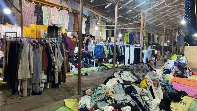 Omzet Pedagang Thrifting di Pasar Panorama Bengkulu Menurun, Pasokan Barang Kian Sulit