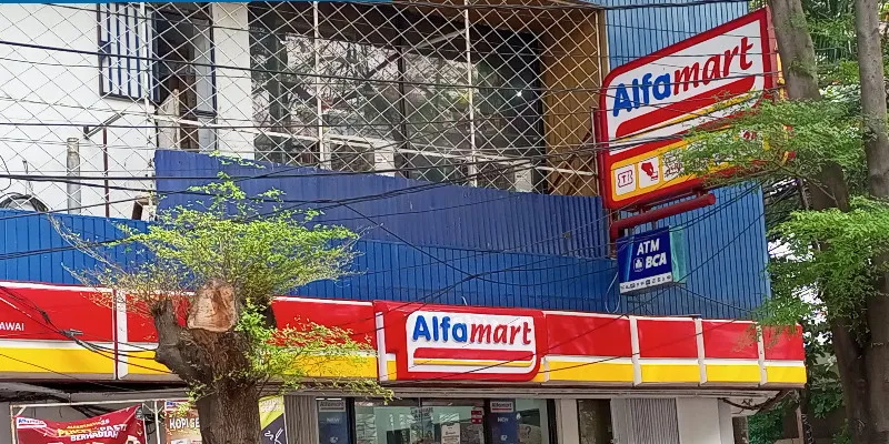 Layar Digi, Bioskop Mini di Gerai Alfamart yang Viral: Tiket Rp15.000 dan Boleh Bawa Jajanan dari Luar