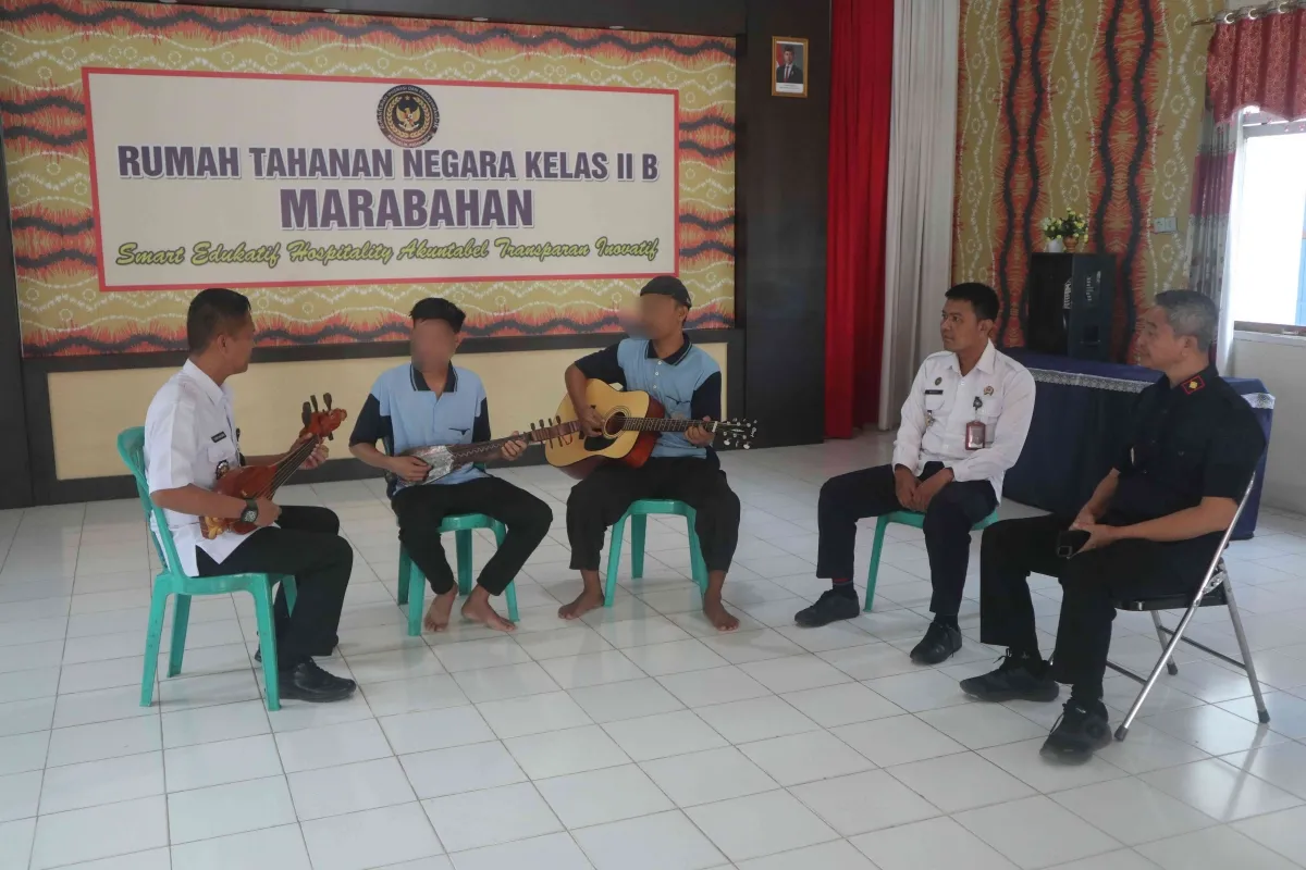 Rutan Kelas IIB Marabahan Gelar Pembinaan Musik Panting untuk Warga Binaan