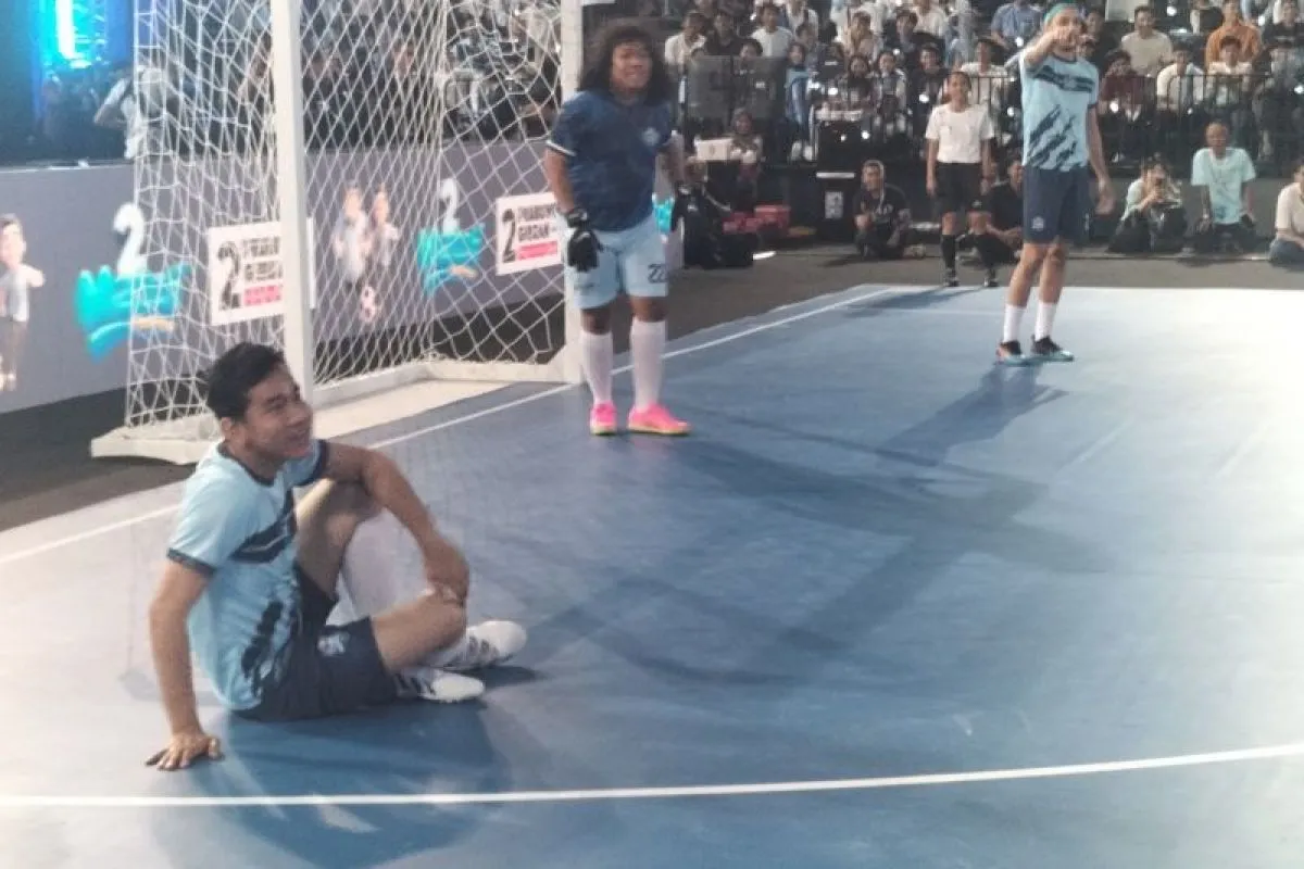 Gibran Gaungkan Pemilu Damai Lewat Fun Futsal Bersama Selebritas dan Mantan Atlet di Senayan