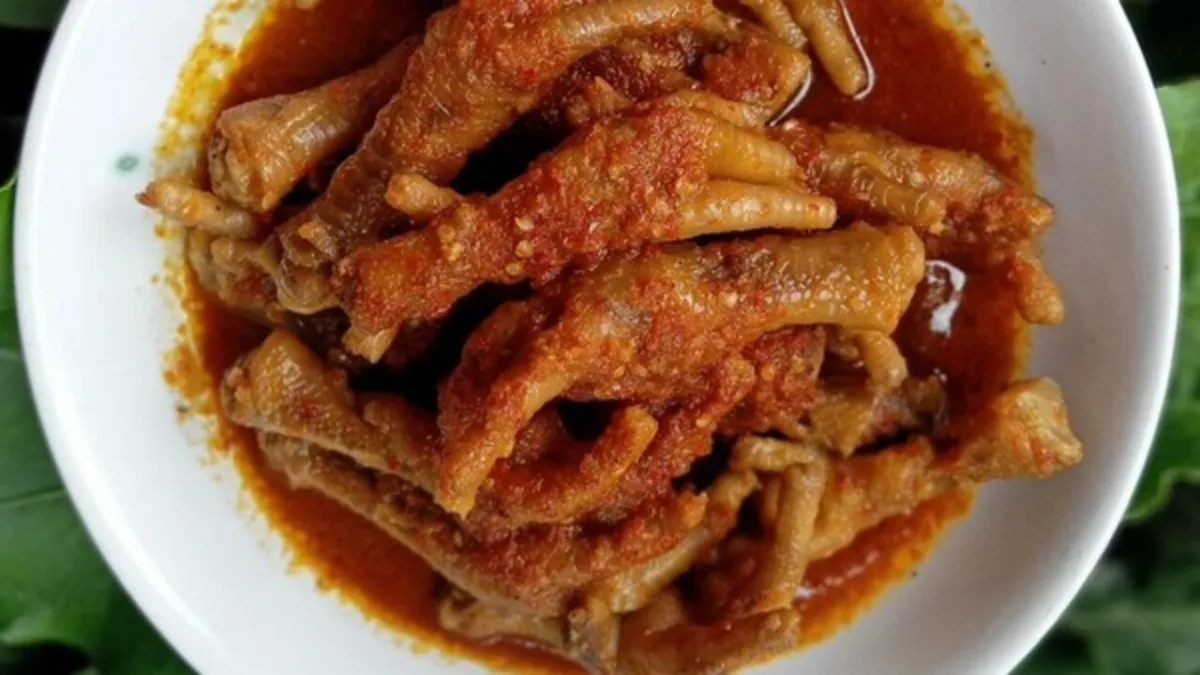 Ceker Mercon Kian Populer, Kuliner Pedas dengan Sensasi “Meledak” di Mulut
