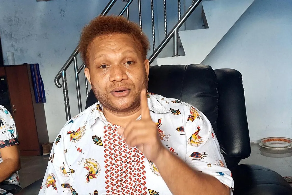 Senator Paul Finsen Mayor Desak Transparansi Penanganan Dugaan Korupsi Pengadaan Pakaian Dinas DPR Papua Barat Daya