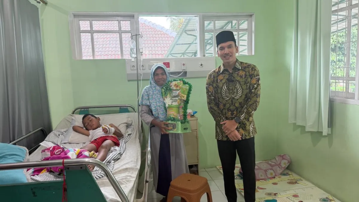 Muhammad Kadafi Kunjungi Pasien RS Bintang Amin dalam Agenda Jumat Berkah di Dapil