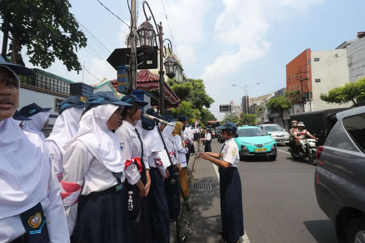 322 Siswa SMPN 3 Surabaya Nyanyikan Indonesia Raya Tiga Stanza pada Peringatan Hari Musik Nasional 2026