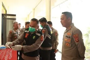 Kapolres Kutai Timur dan Pejabat Utama Jalani Tes Urine Mendadak, Hasilnya Negatif