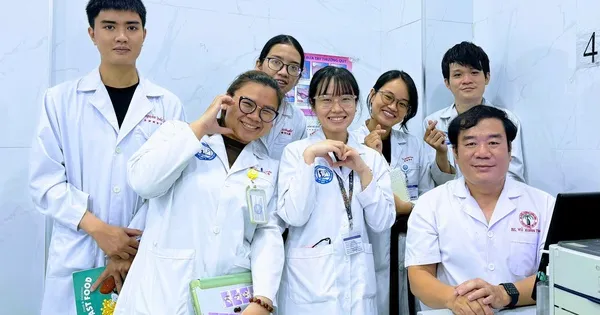 Dokter Vu Xuan Thanh Menyuarakan Kisah Profesi Medis Lewat Lagu