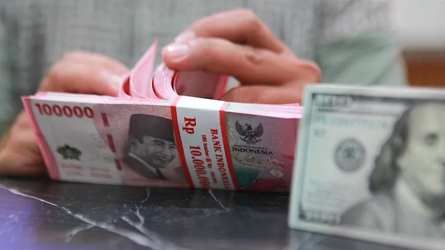Rupiah NDF Melemah Tipis ke Rp16.895/US$ di Tengah Penguatan Dolar AS