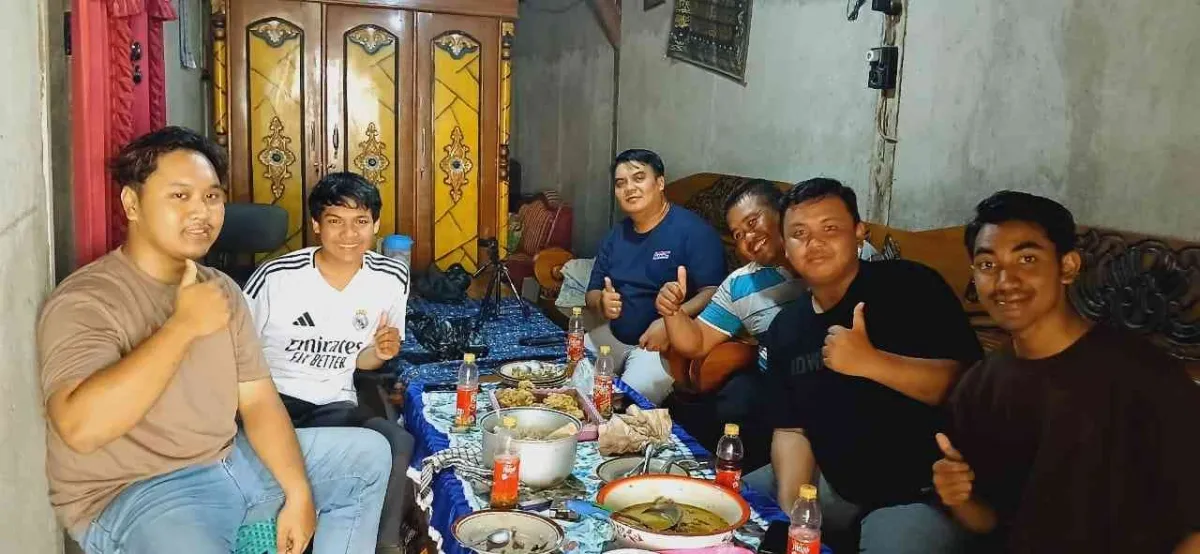 Mahasiswa Sains Data Kelas Malam ITBM Grobogan Jalin Silaturahmi ke Rumah Rekan dan Berwisata ke Air Terjun Widuri