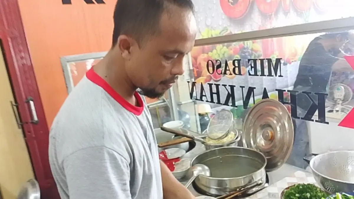 Eks Pengemudi Ojol di Tasikmalaya Rintis Bakso Khan-Khan di Purbaratu